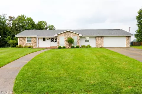 2306 Alexander Mnr W, Steubenville, OH 43952