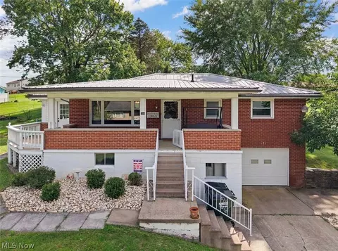 706 Overlook Dr, Wintersville, OH 43953