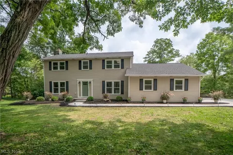 7785 Salem Dr, Hudson, OH 44236