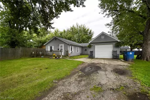 902 Quentin Rd, Eastlake, OH 44095