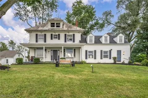 5706 Kemary Ave SW, Navarre, OH 44662