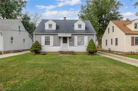 424 E 326th St, Willowick, OH 44095
