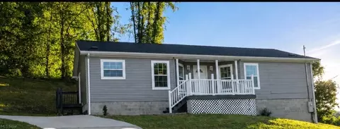 26 Mound Mnr, Saint Marys, WV 26170
