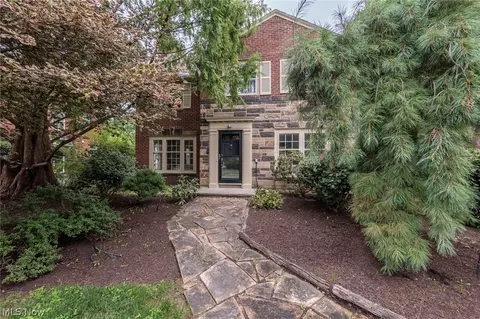 2643 Kerwick Rd, University Heights, OH 44118