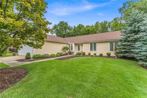 19757 Cross Trl S, Strongsville, OH 44136