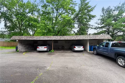 Exterior - 674 Cook Ave, Boardman, OH 44512 photo 4 of 5