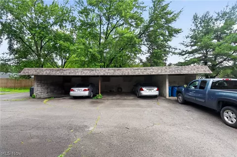 Exterior - 674 Cook Ave, Boardman, OH 44512 photo 4 of 6