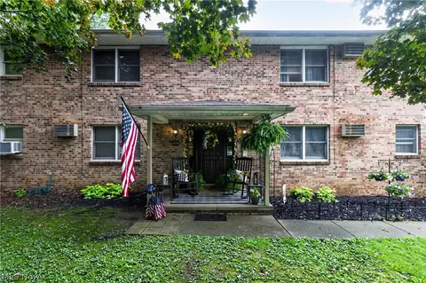 Exterior - 674 Cook Ave, Boardman, OH 44512 photo 2 of 5