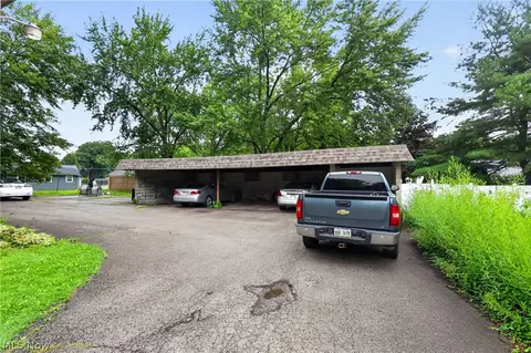 Exterior - 674 Cook Ave, Boardman, OH 44512 photo 3 of 5