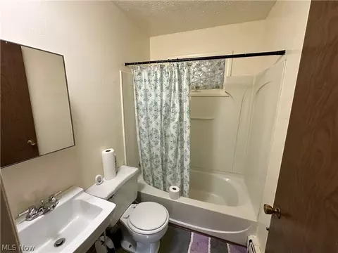 Bath - 681 Cook Ave, Boardman, OH 44512 photo 1 of 1