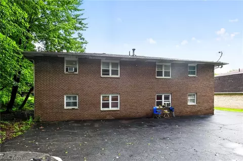 Exterior - 681 Cook Ave, Boardman, OH 44512 photo 4 of 5