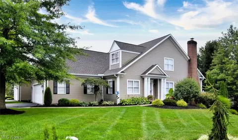 8205 Knolls Way, Chagrin Falls, OH 44023