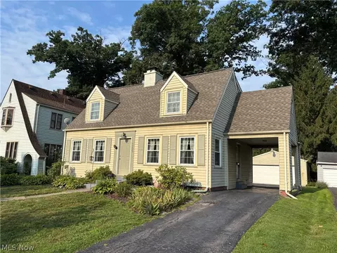 365 Genesee Ave NE, Warren, OH 44483