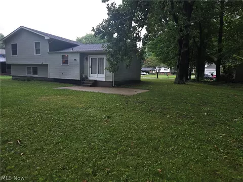 Exterior - 8218 Comet Ct, Mentor, OH 44060 photo 3 of 5