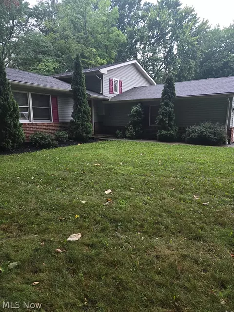 Exterior - 8218 Comet Ct, Mentor, OH 44060 photo 2 of 5