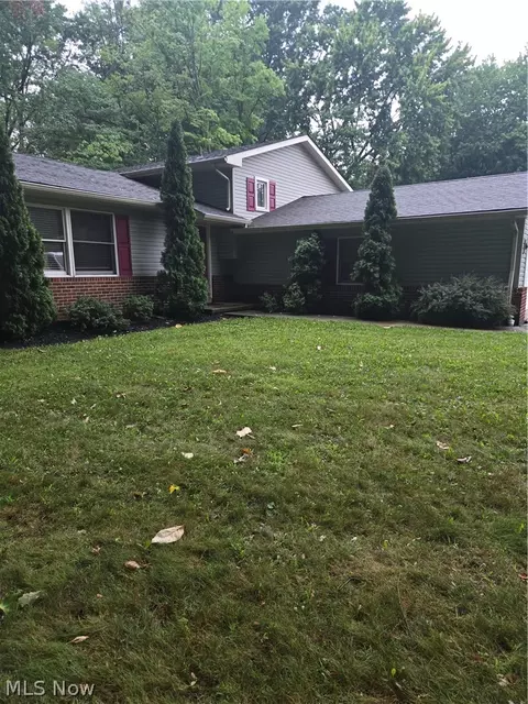 Exterior - 8218 Comet Ct, Mentor, OH 44060 photo 2 of 5