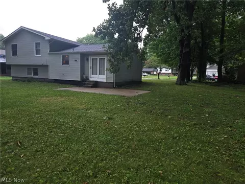 Exterior - 8218 Comet Ct, Mentor, OH 44060 photo 3 of 5