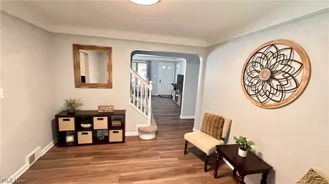 Entry Way - 1787 E 227th St, Euclid, OH 44117 photo 2 of 3