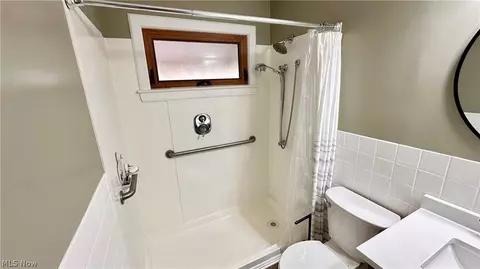 Bath - 1787 E 227th St, Euclid, OH 44117 photo 2 of 5