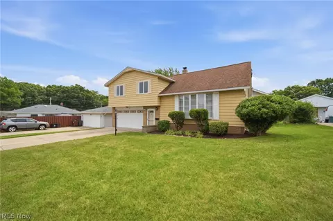 2475 Robinhood Dr, Parma, OH 44134