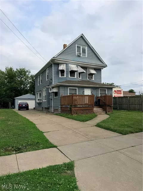 4017 E 54th St, Newburgh Heights, OH 44105