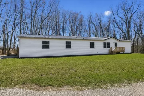 2525 Panther Dr NE, New Lexington, OH 43764
