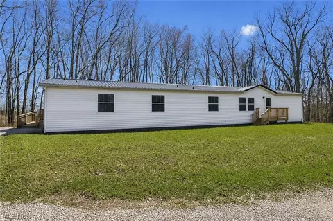 2525 Panther Dr NE, New Lexington, OH 43764