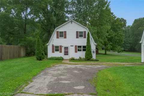 2474 Cadwallader Sonk Rd, Cortland, OH 44410
