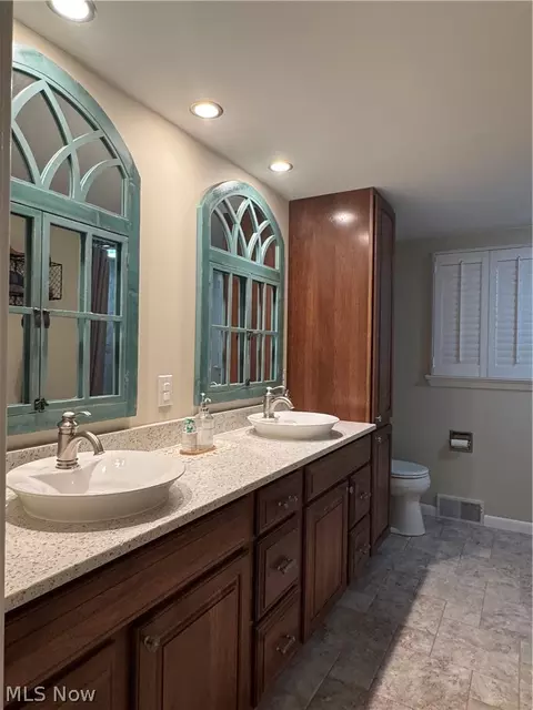 Bath - 8420 W Ridge Rd, Elyria, OH 44035 photo 1 of 4
