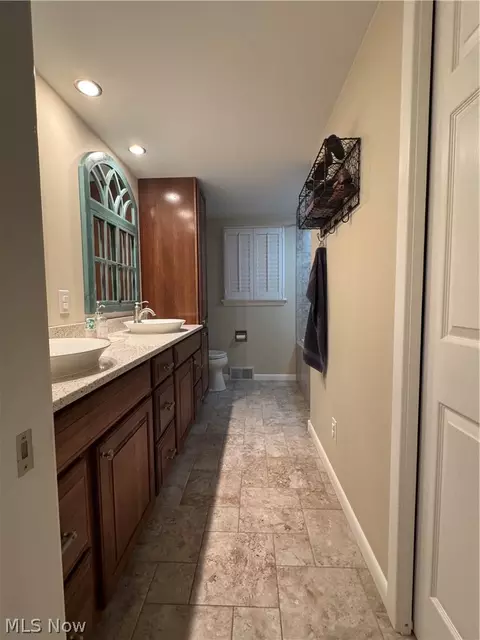 Entry Way - 8420 W Ridge Rd, Elyria, OH 44035 photo 3 of 4