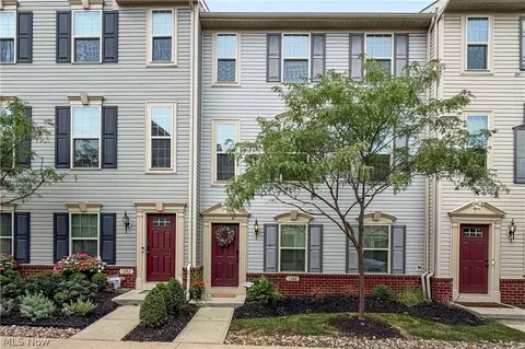 1388 Annette Ct, Lakewood, OH 44107