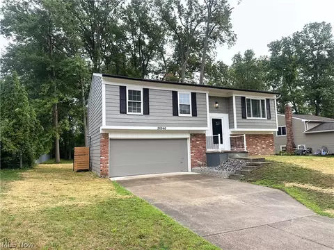 26946 Southwood Ln, Olmsted Twp, OH 44138