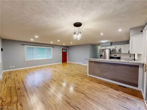 Living - 2922 Cliffside Dr, Copley, OH 44321 photo 1 of 4