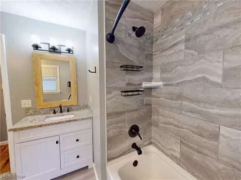 Bath - 2922 Cliffside Dr, Copley, OH 44321 photo 3 of 4