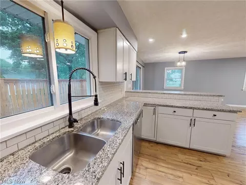 Kitchen - 2922 Cliffside Dr, Copley, OH 44321 photo 4 of 4