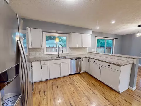 Kitchen - 2922 Cliffside Dr, Copley, OH 44321 photo 3 of 4