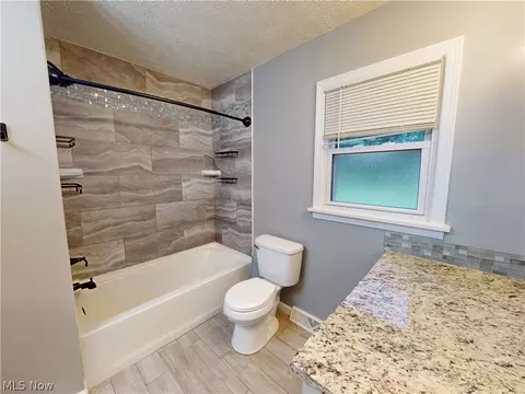 Bath - 2922 Cliffside Dr, Copley, OH 44321 photo 2 of 4
