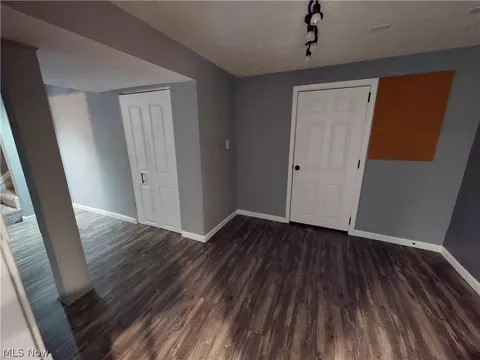 Entry Way - 2922 Cliffside Dr, Copley, OH 44321 photo 2 of 2