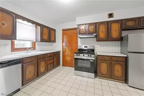 Kitchen - 717 E 240th St, Euclid, OH 44123 photo 2 of 2