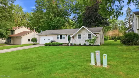 Exterior - 6955 Colleen Dr, Youngstown, OH 44512 photo 3 of 6