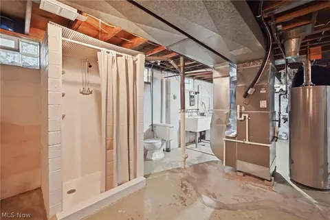 Bath - 6955 Colleen Dr, Youngstown, OH 44512 photo 2 of 2