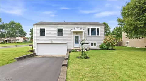 378 Dehoff Dr, Youngstown, OH 44515