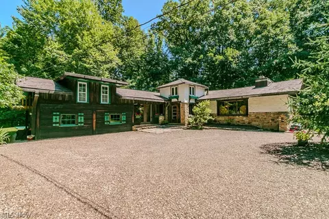 Exterior - 37075 Skyline Dr, Willoughby Hills, OH 44094 photo 2 of 10