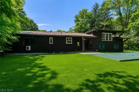 Exterior - 37075 Skyline Dr, Willoughby Hills, OH 44094 photo 6 of 10