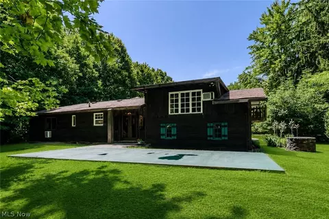 Exterior - 37075 Skyline Dr, Willoughby Hills, OH 44094 photo 7 of 10