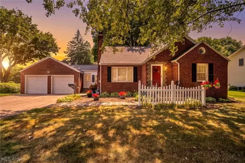 514 Everhard Rd SW, North Canton, OH 44709