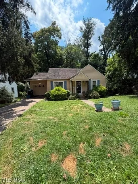 2090 Norwood Blvd, Zanesville, OH 43701