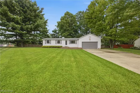 1734 Shannon Cir, Mineral Ridge, OH 44440