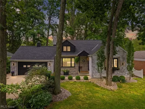 4781 W 211th St, Fairview Park, OH 44126