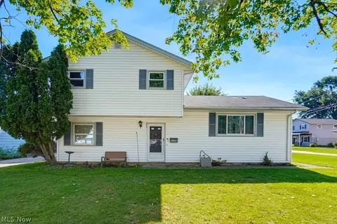 1295 Mohegan Trl, Willoughby, OH 44094